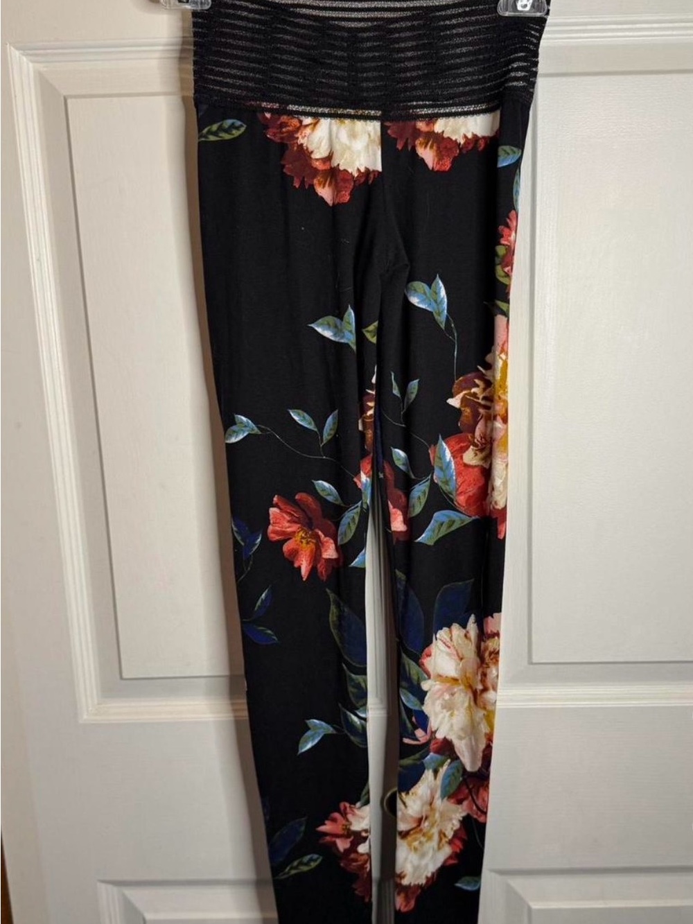 Cute Booty Lounge Black Floral High-Waist Leggings